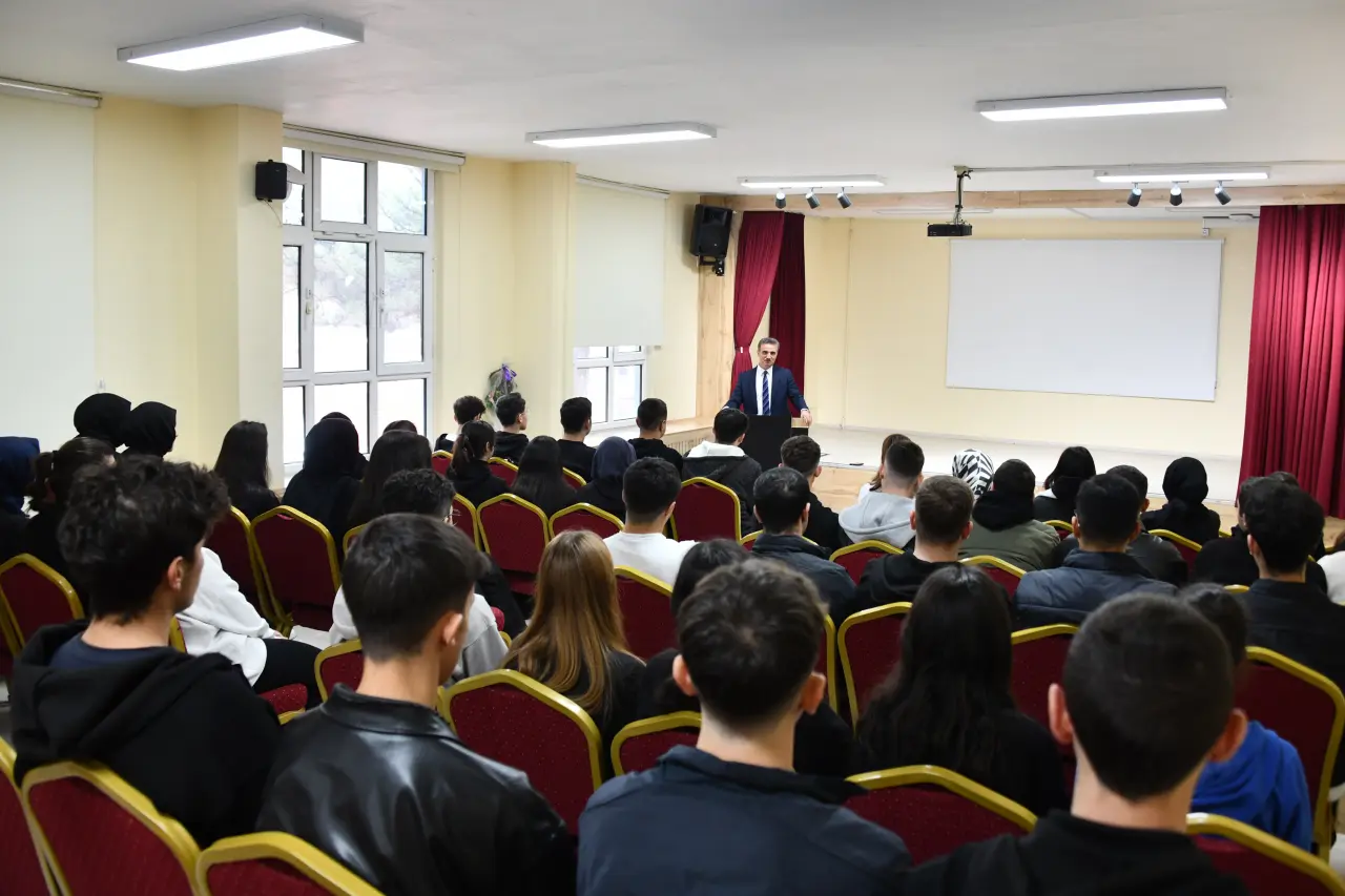 Vali Baruş'tan gençlere altın değerinde öğütler 3