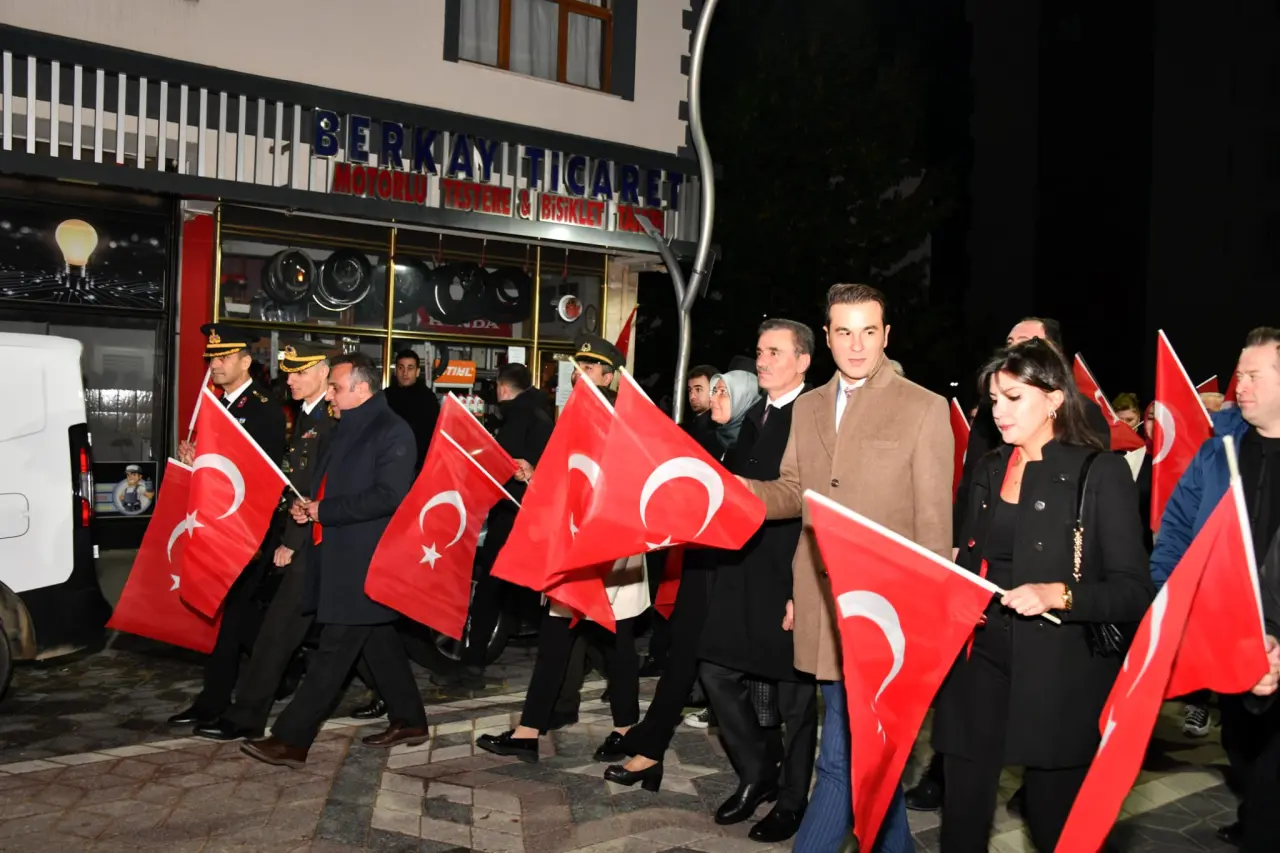 Gümüşhane'de Cumhuriyetin 102. yılında fener alayı ve kabul töreni düzenlendi 6