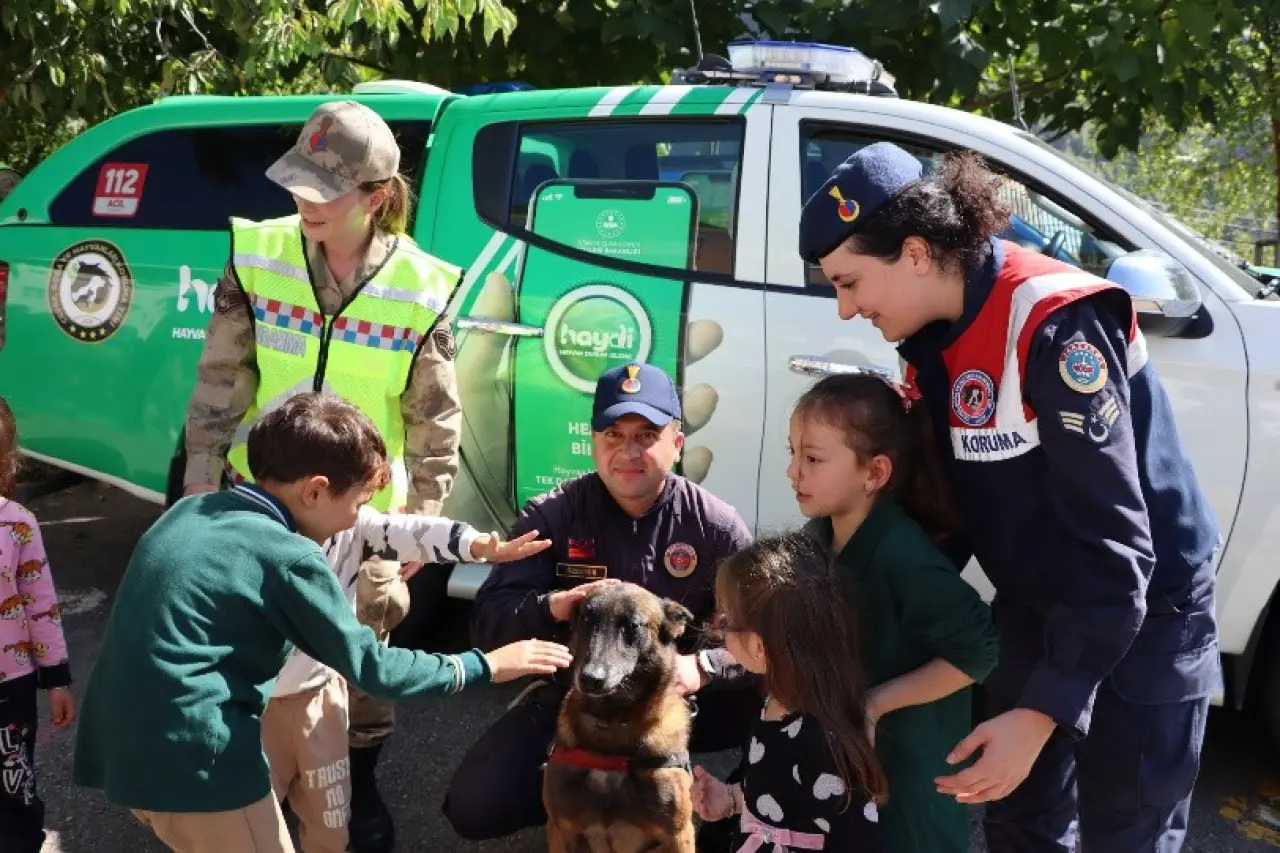 Kürtün’de öğrenciler uygulamalı trafik eğitimiyle bilinçlendi 4