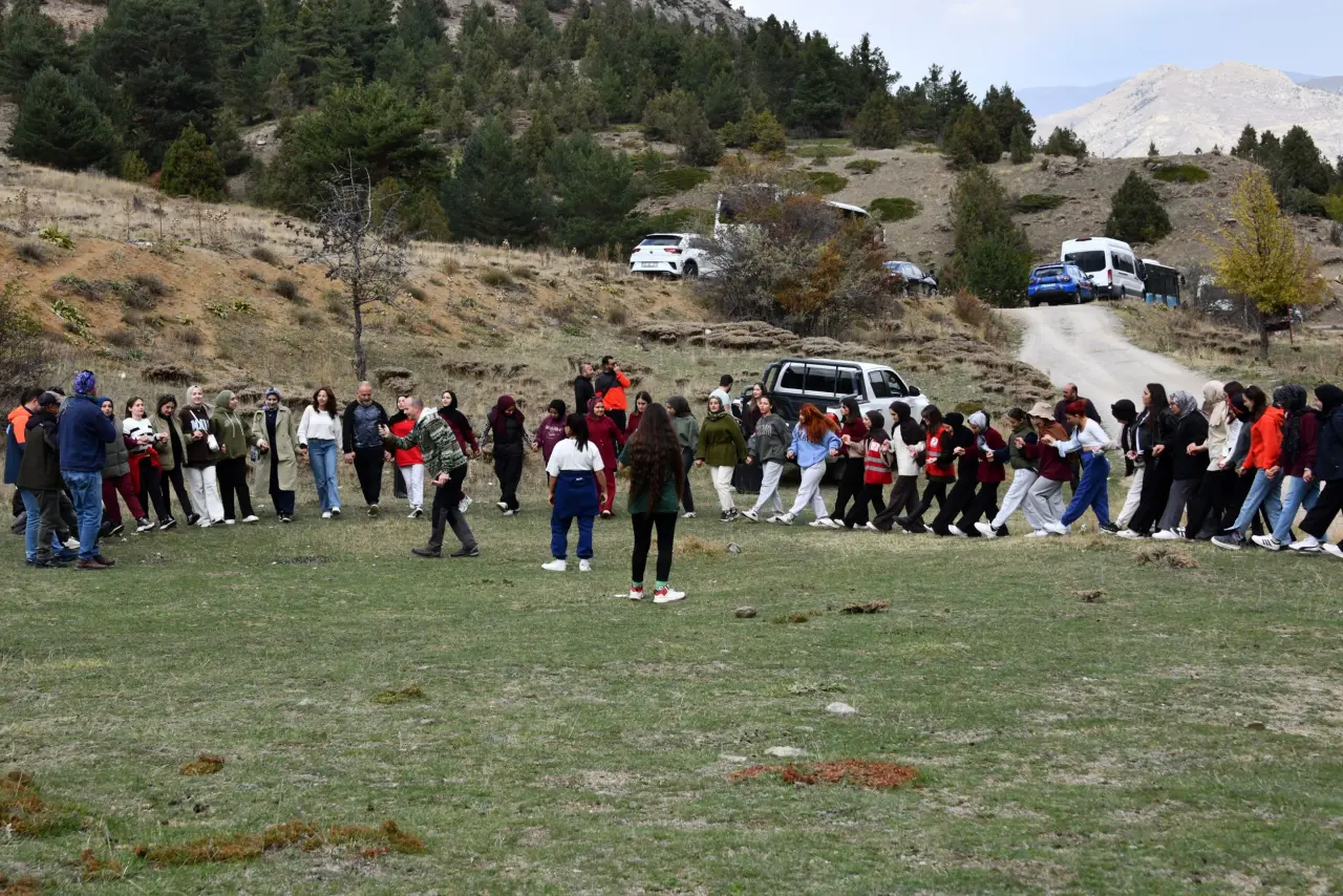 Gümüşhane’nin eşsiz sonbahar manzarasında gençlik buluşması 22