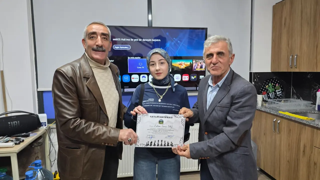 GÜDAK'ın Satranç Eğitimini tamamlayan 32 kursiyere sertifikaları verildi 2