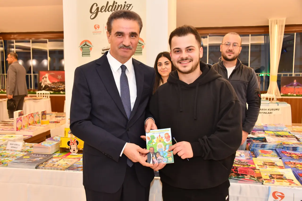 Vali Baruş Kitap Fuarı'nı ziyaret etti 11