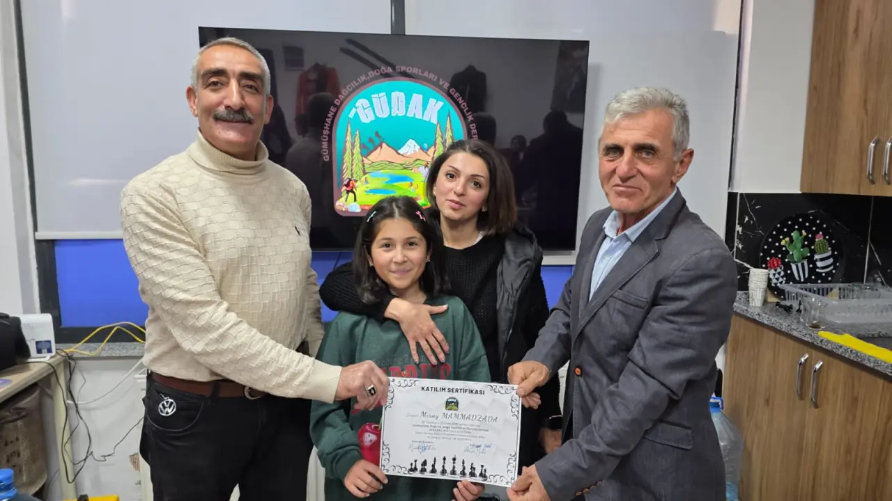 GÜDAK'ın Satranç Eğitimini tamamlayan 32 kursiyere sertifikaları verildi 23