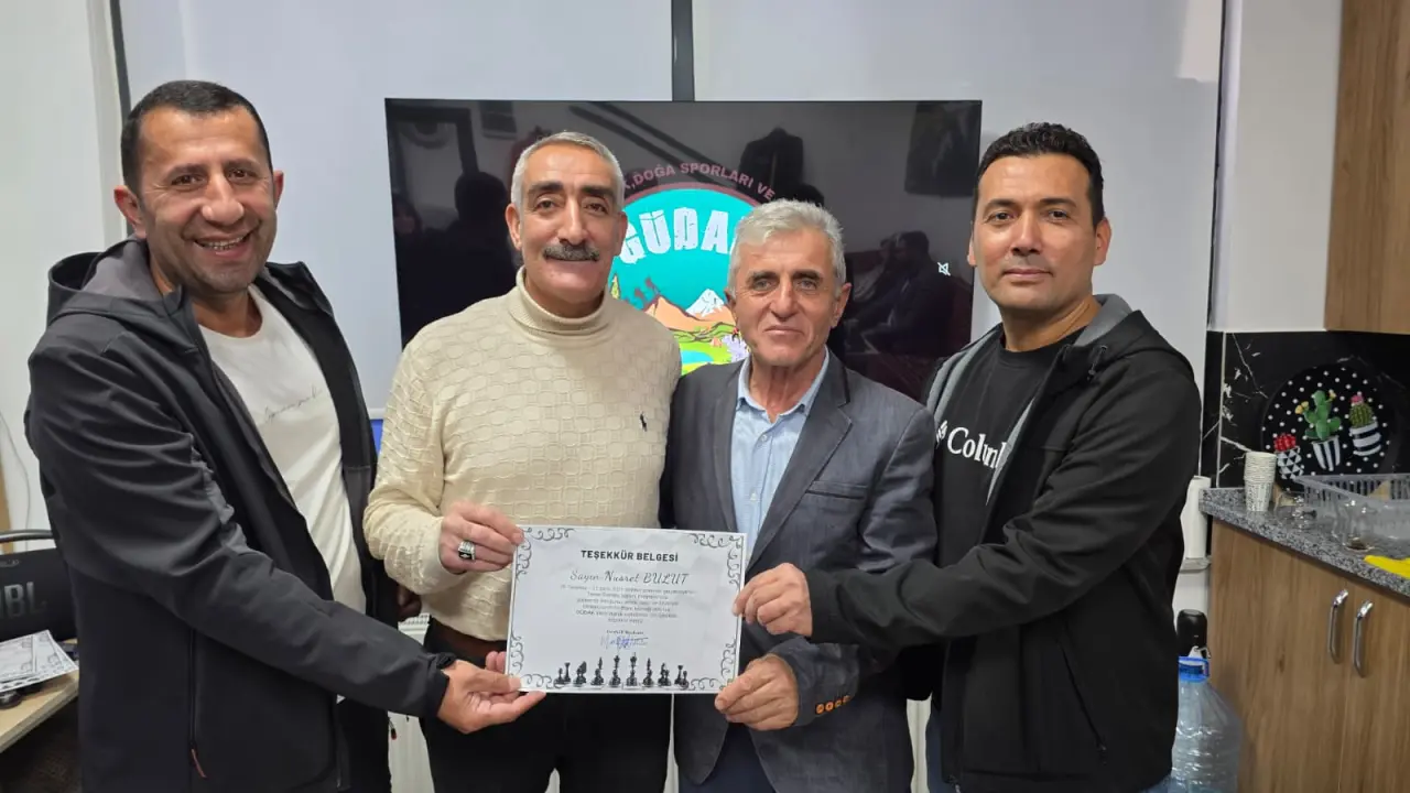 GÜDAK'ın Satranç Eğitimini tamamlayan 32 kursiyere sertifikaları verildi 27
