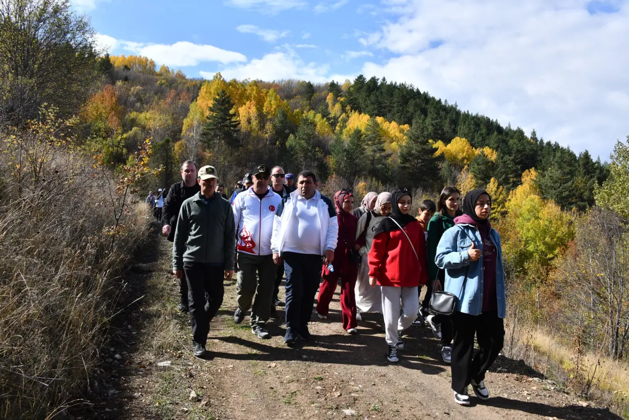 Gümüşhane’nin eşsiz sonbahar manzarasında gençlik buluşması 16