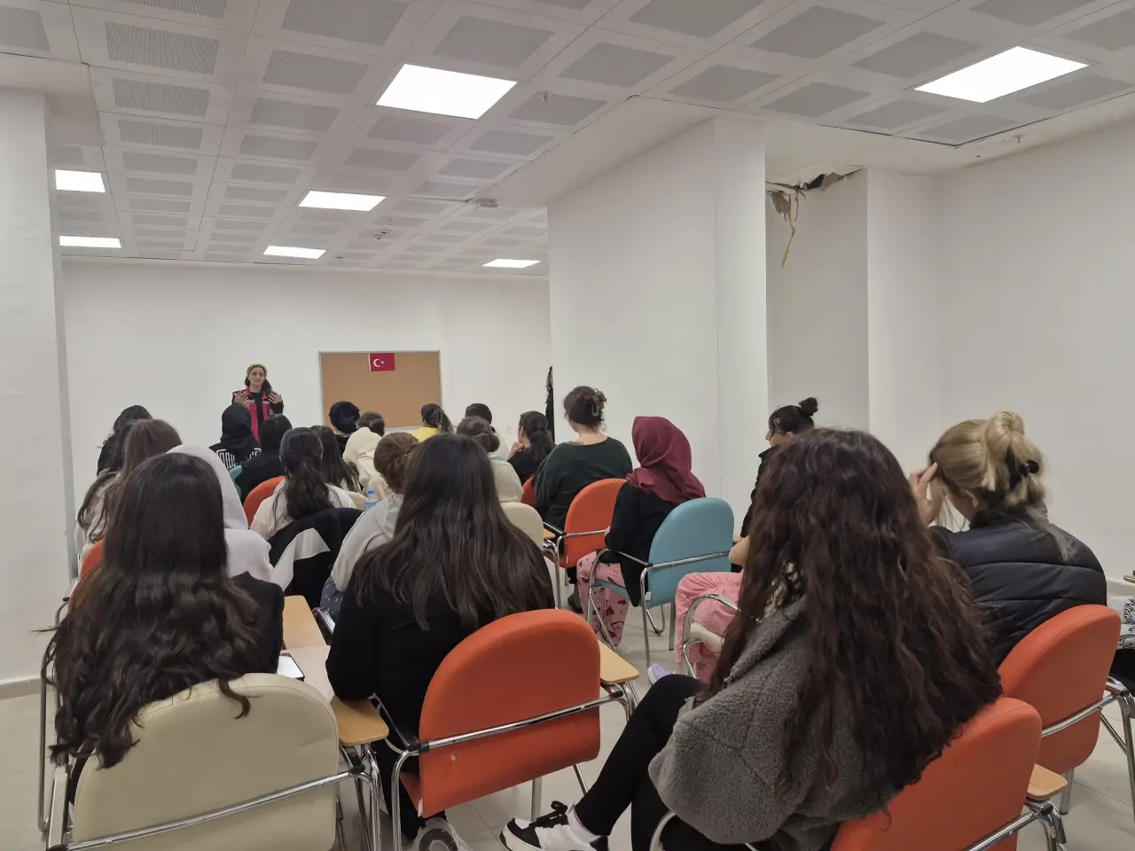 Üniversiteli gençlere farkındalık eğitimi 3
