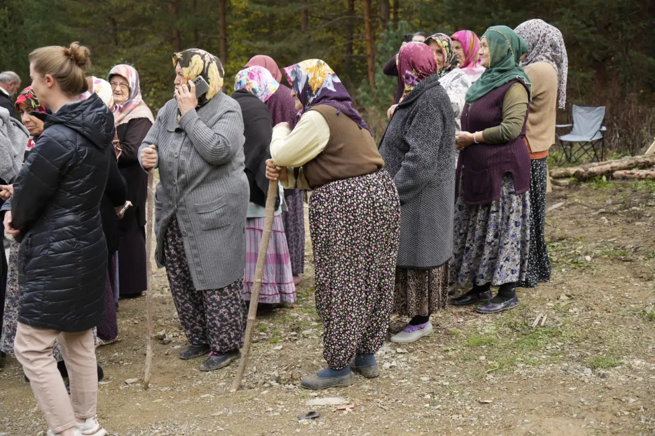 Köylü kadınların kararlılığı maden aramasını durdurdu 9