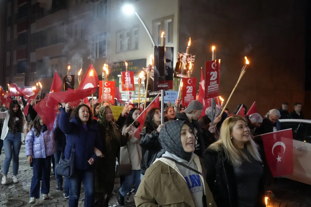 Gümüşhane’de CHP’den 29 Ekim’e özel Fener Alayı 4