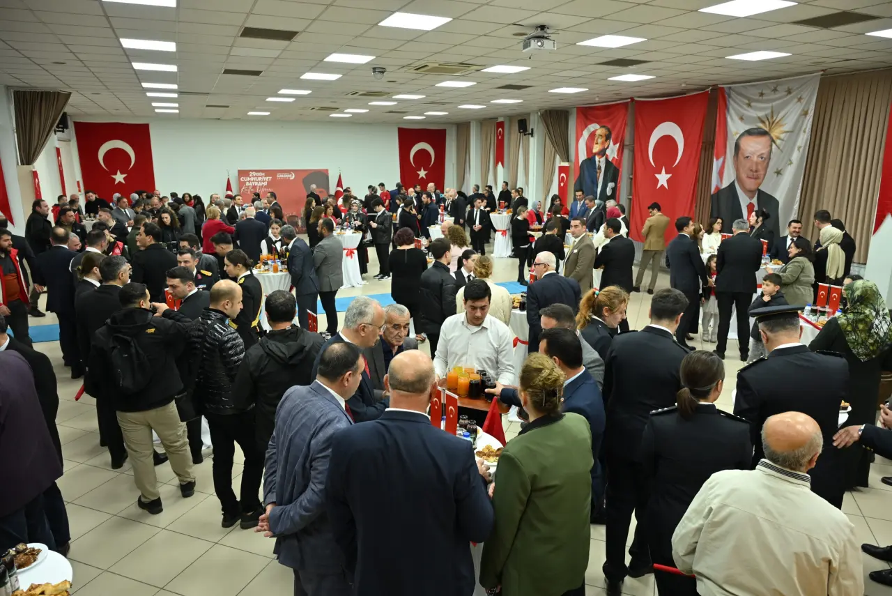 Gümüşhane'de Cumhuriyetin 102. yılında fener alayı ve kabul töreni düzenlendi 17