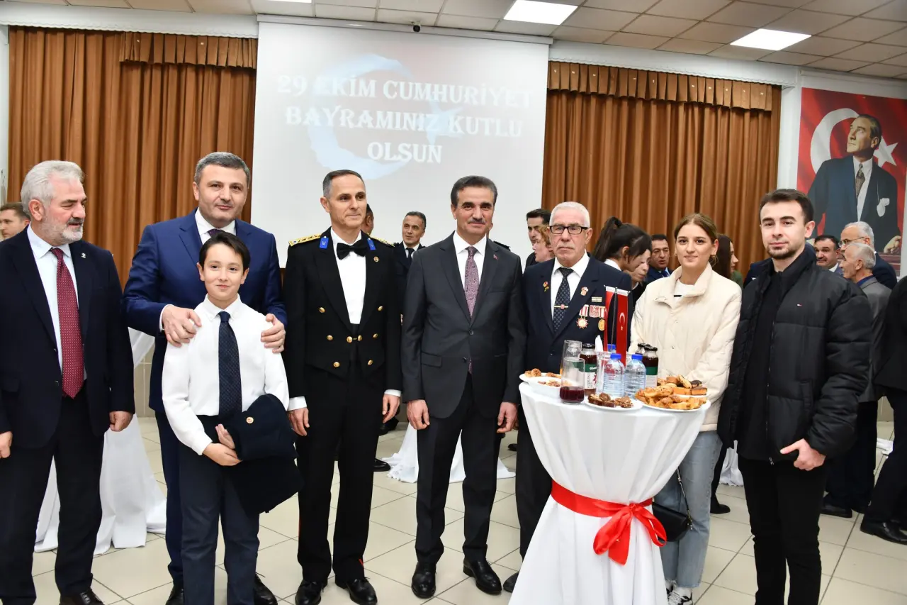 Gümüşhane'de Cumhuriyetin 102. yılında fener alayı ve kabul töreni düzenlendi 8