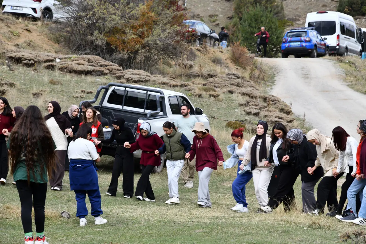 Gümüşhane’nin eşsiz sonbahar manzarasında gençlik buluşması 23