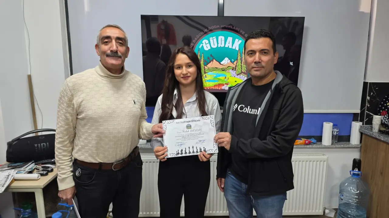 GÜDAK'ın Satranç Eğitimini tamamlayan 32 kursiyere sertifikaları verildi 16