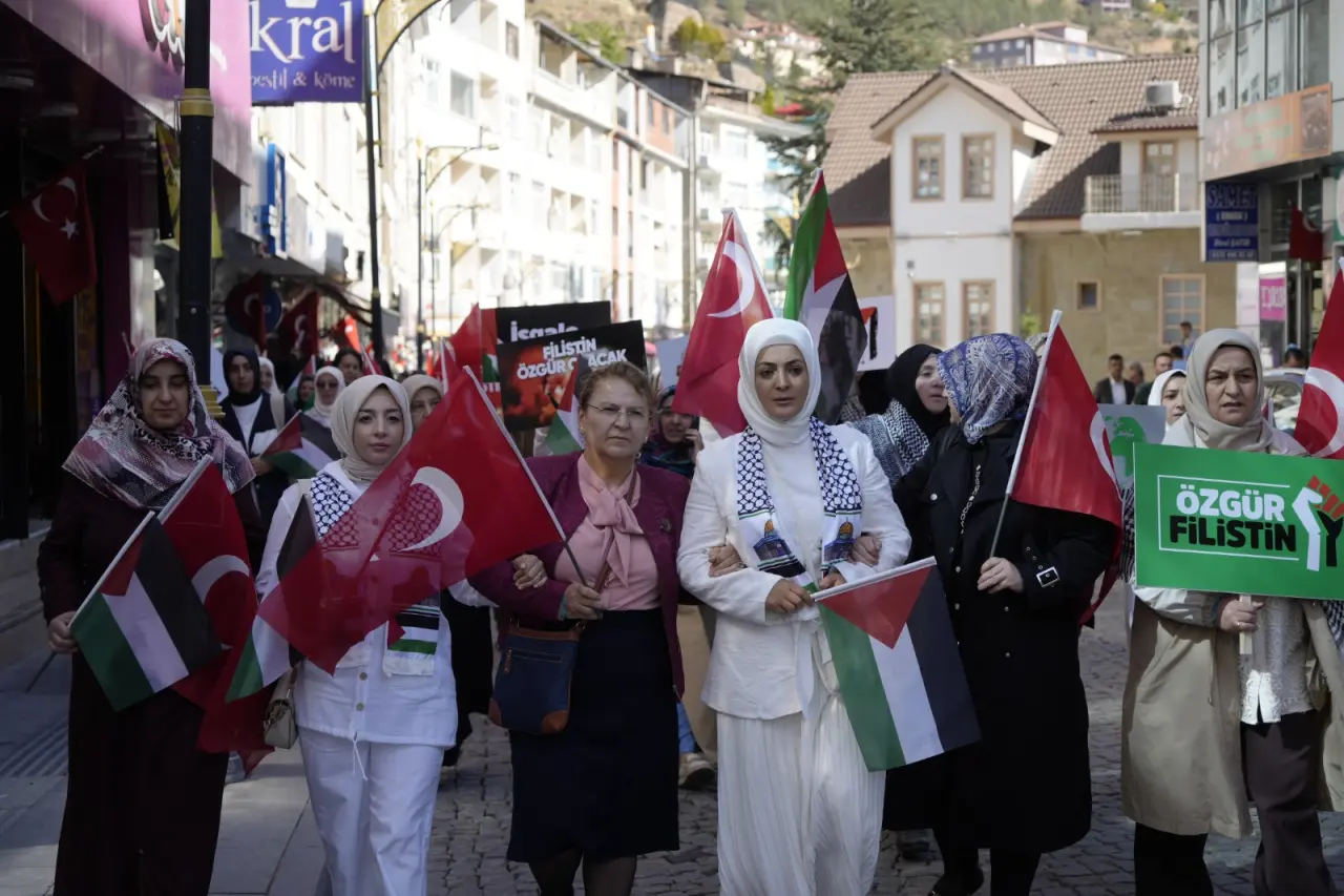 Gümüşhane’de kadınlardan “Gazze İçin Sessiz Çığlık” yürüyüşü 2