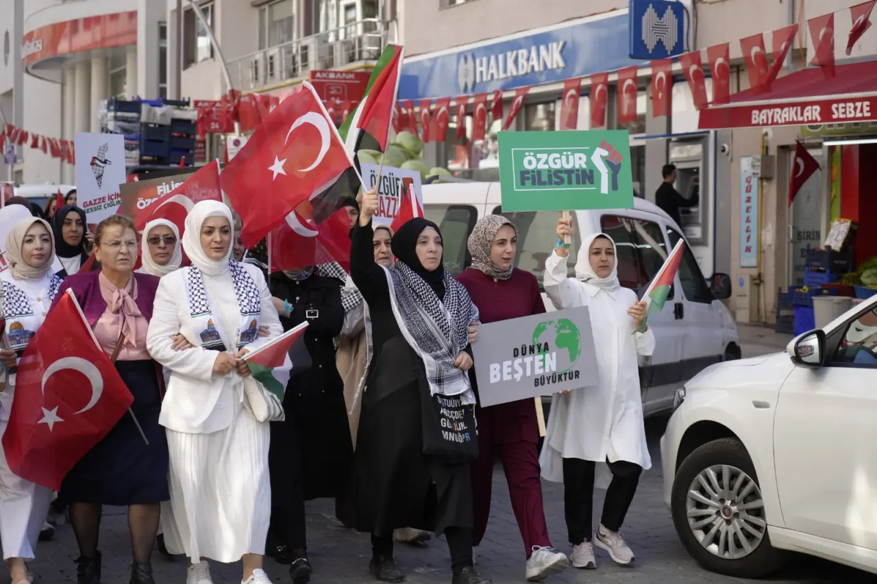 Gümüşhane’de kadınlardan “Gazze İçin Sessiz Çığlık” yürüyüşü 3
