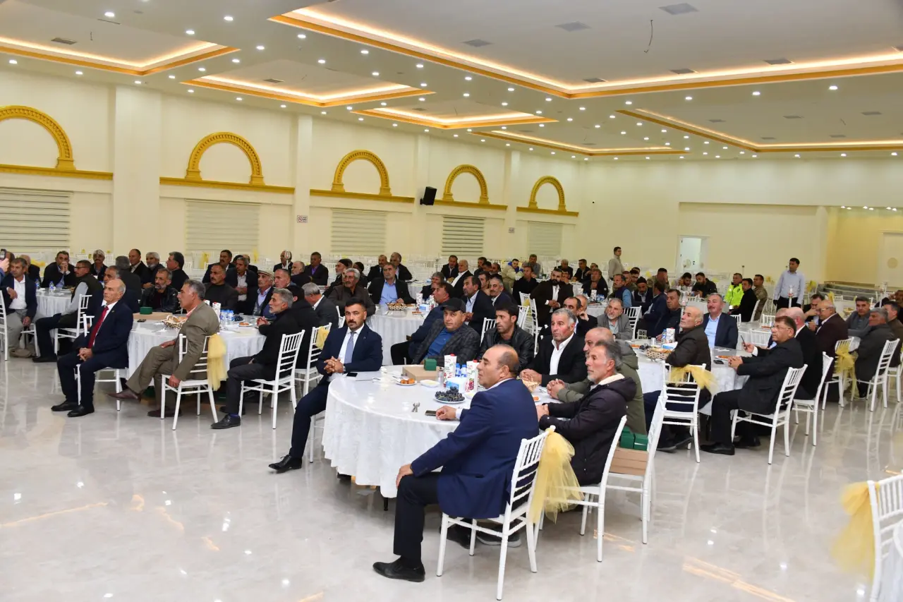 Vali Baruş'tan Muhtarlara Güçlü Mesaj: "Devletin Gören Gözü, Duyan Kulağısınız" 8