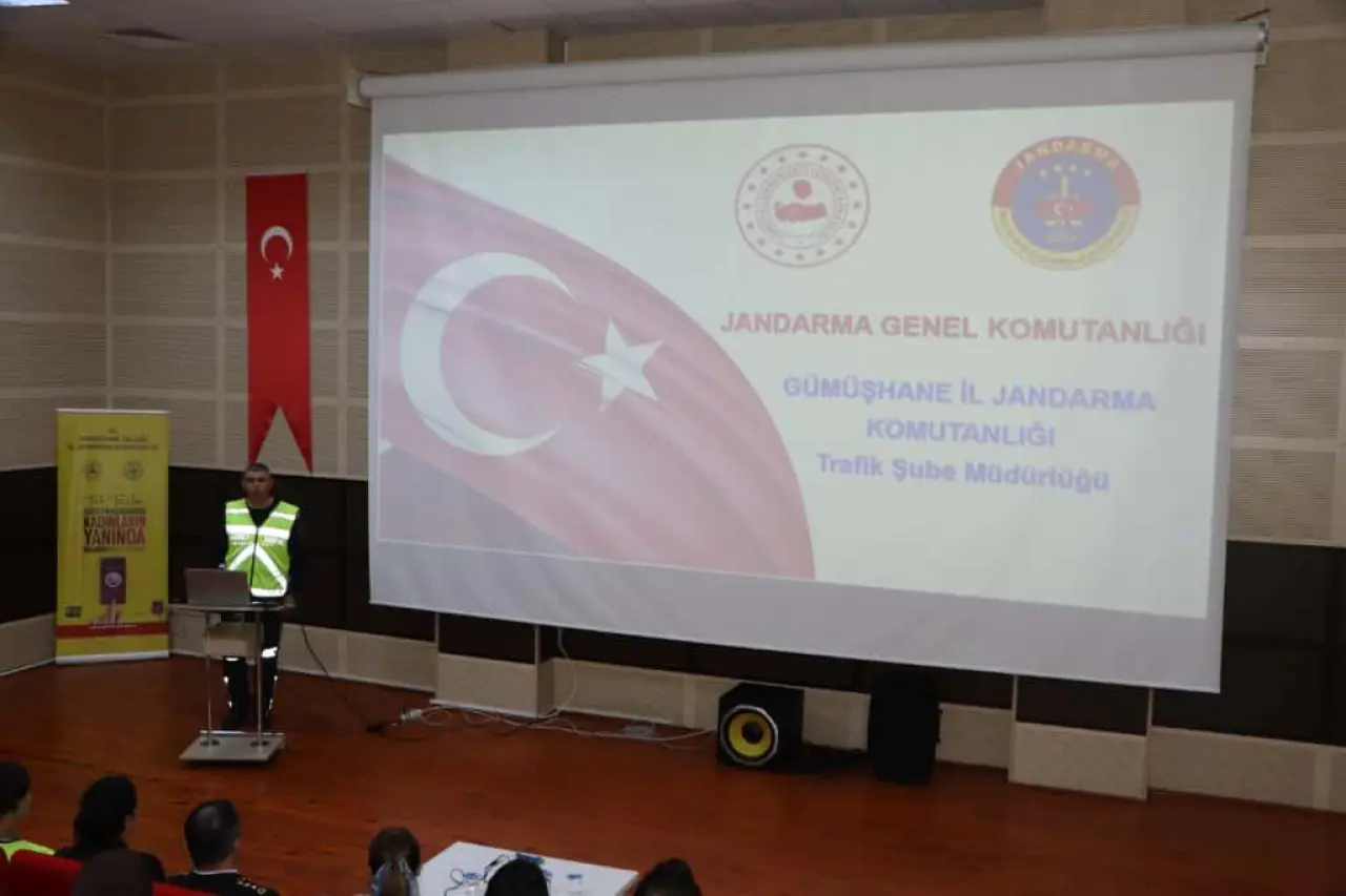 Jandarma Üniversite gençliğine suçtan korunmanın altın kurallarını anlattı 6