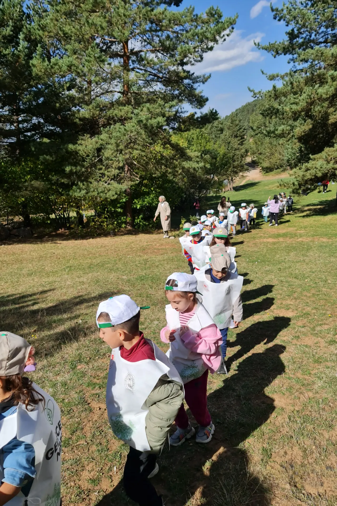 Gümüşhane'de miniklerden doğa bilinci: Çöp toplama ve fidan dikimi etkinliği gerçekleşti! 6