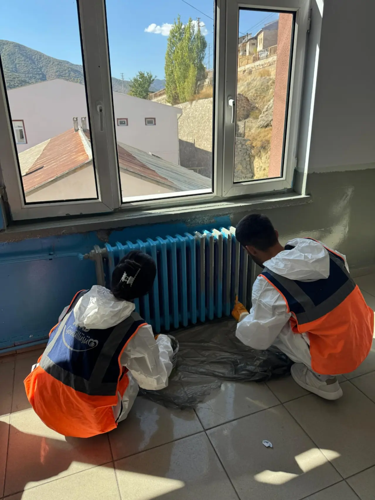 Gümüşhane'de Destek AFAD Gönüllüleri öğrenciler için sınıf boyadı 10