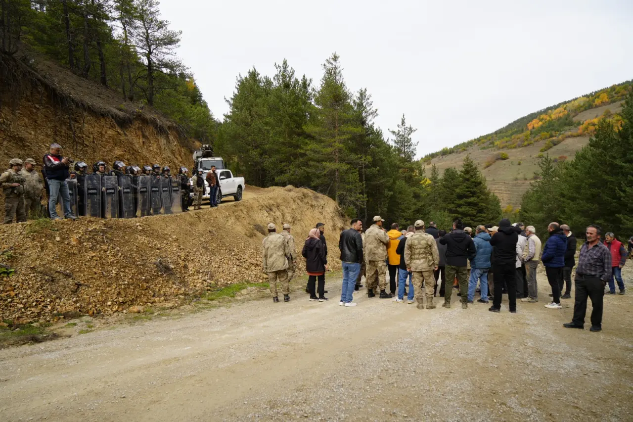 Köylü kadınların kararlılığı maden aramasını durdurdu 7