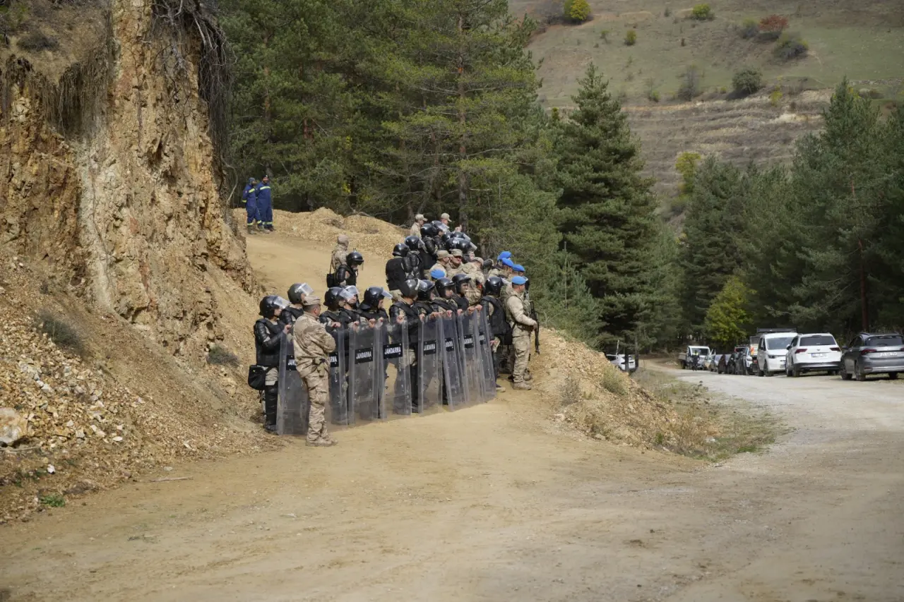 Köylü kadınların kararlılığı maden aramasını durdurdu 3