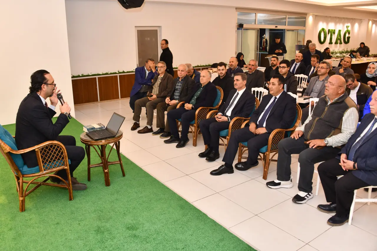 Vali Baruş Kitap Fuarı'nı ziyaret etti 15