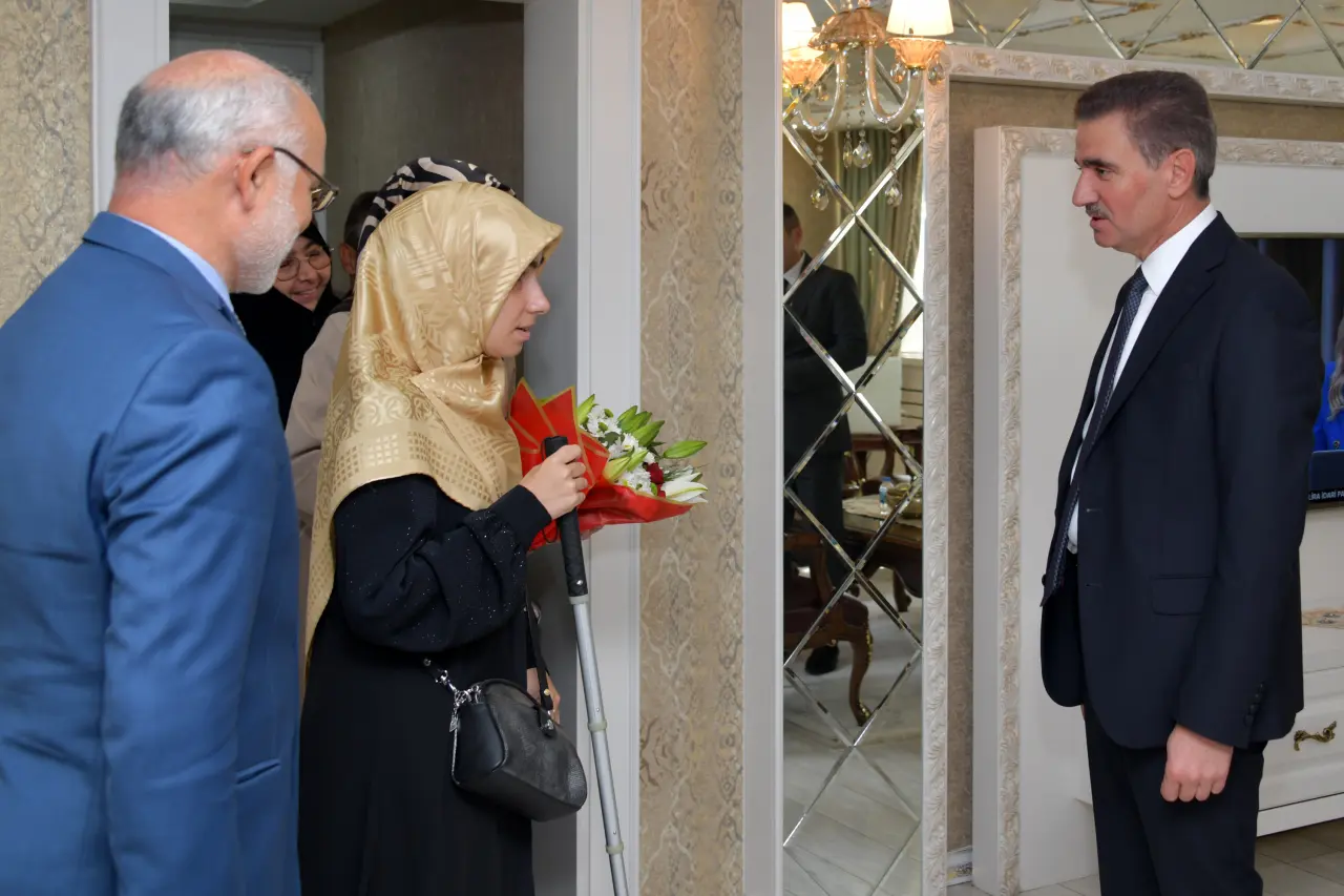 Hafızlık Türkiye birincisinden Vali Baruş’a ziyaret 1