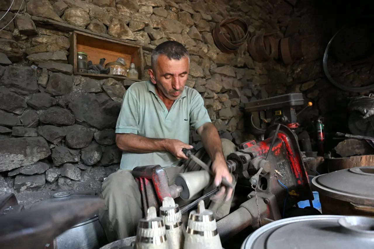 Kürtün'de hurda musluktan el emeğiyle üretilen ziller Avrupa’da çalıyor 20