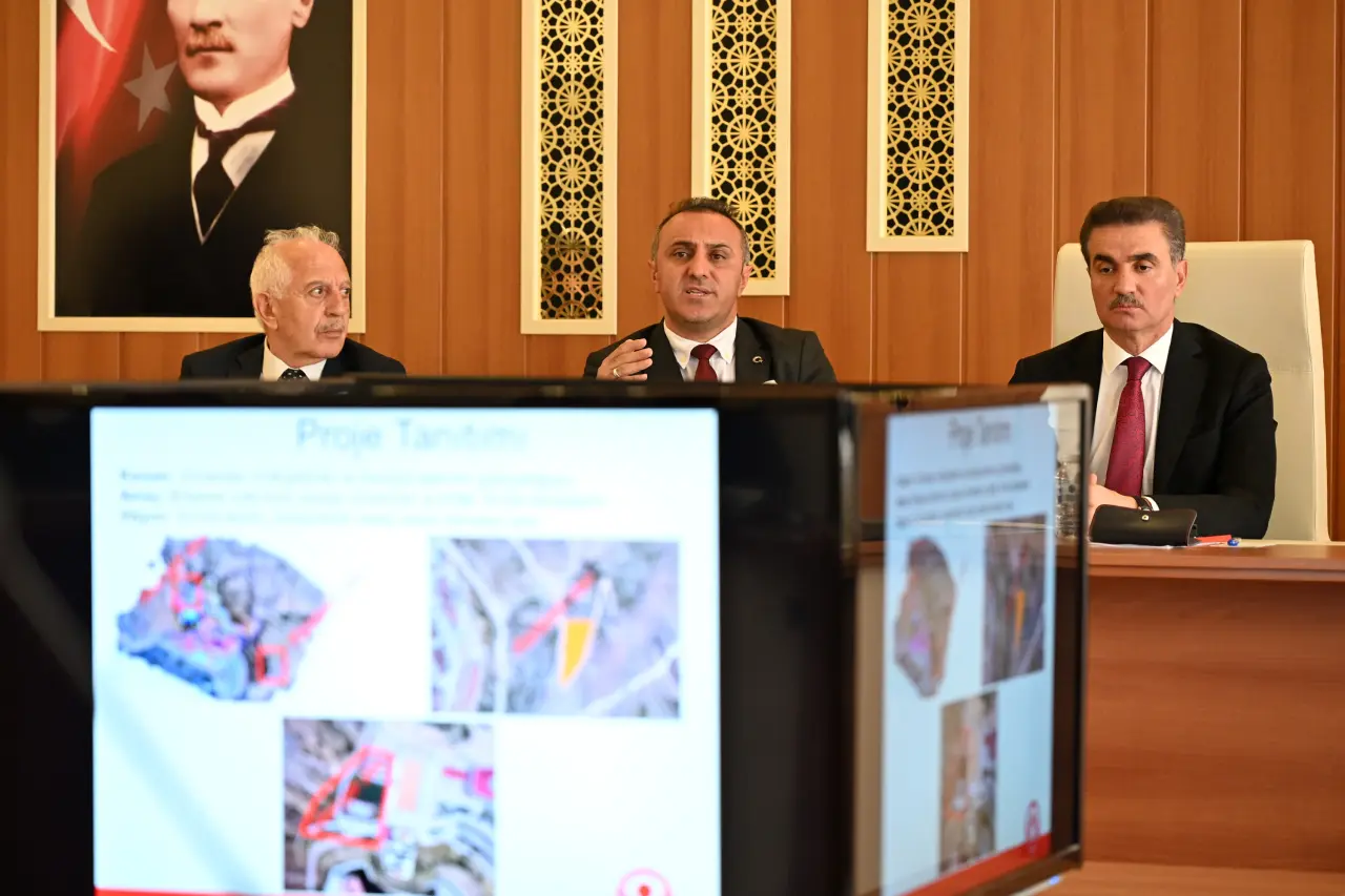 SANTEK 2025’te Gümüşhane’nin Teknoloji Geleceği Konuşuldu 14