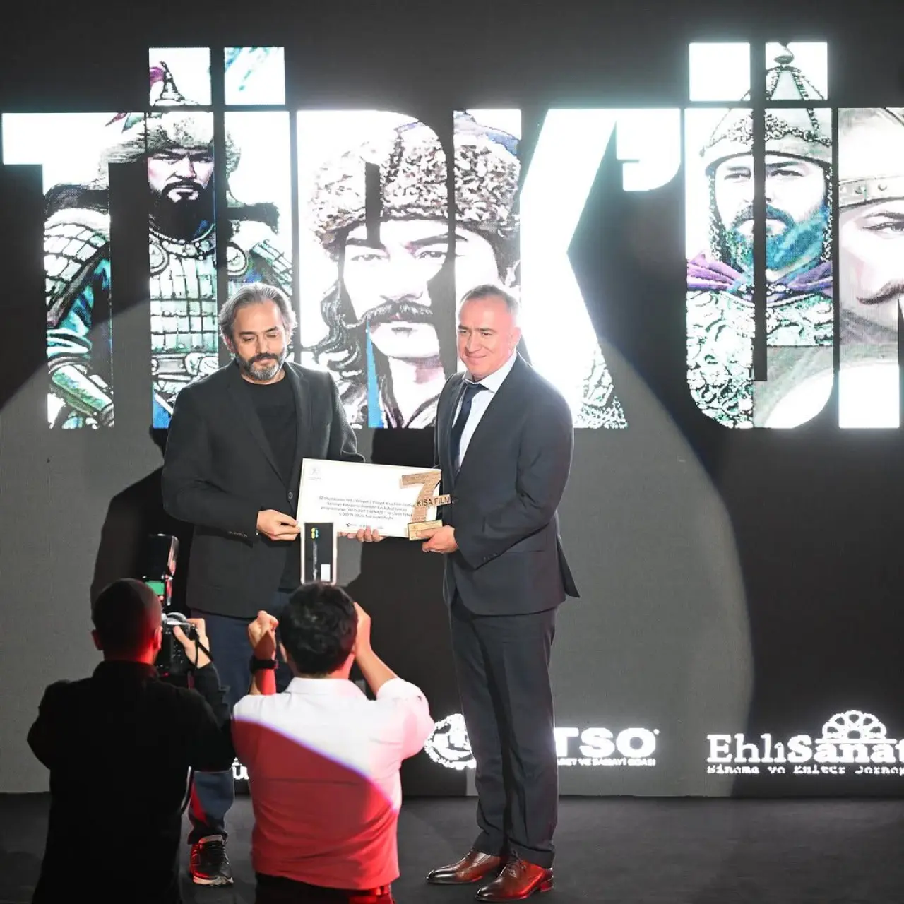 Gümüşhaneli senarist Elvan Ezber, en iyi senaryo ödülünü aldı 2