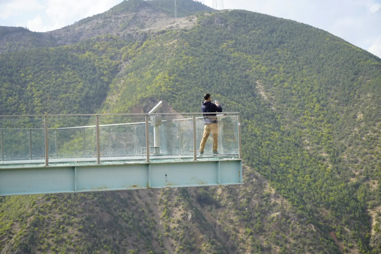 Torul Kalesi Cam Seyir Terası 2025’te 100 Bin Ziyaretçiyi Ağırladı 3