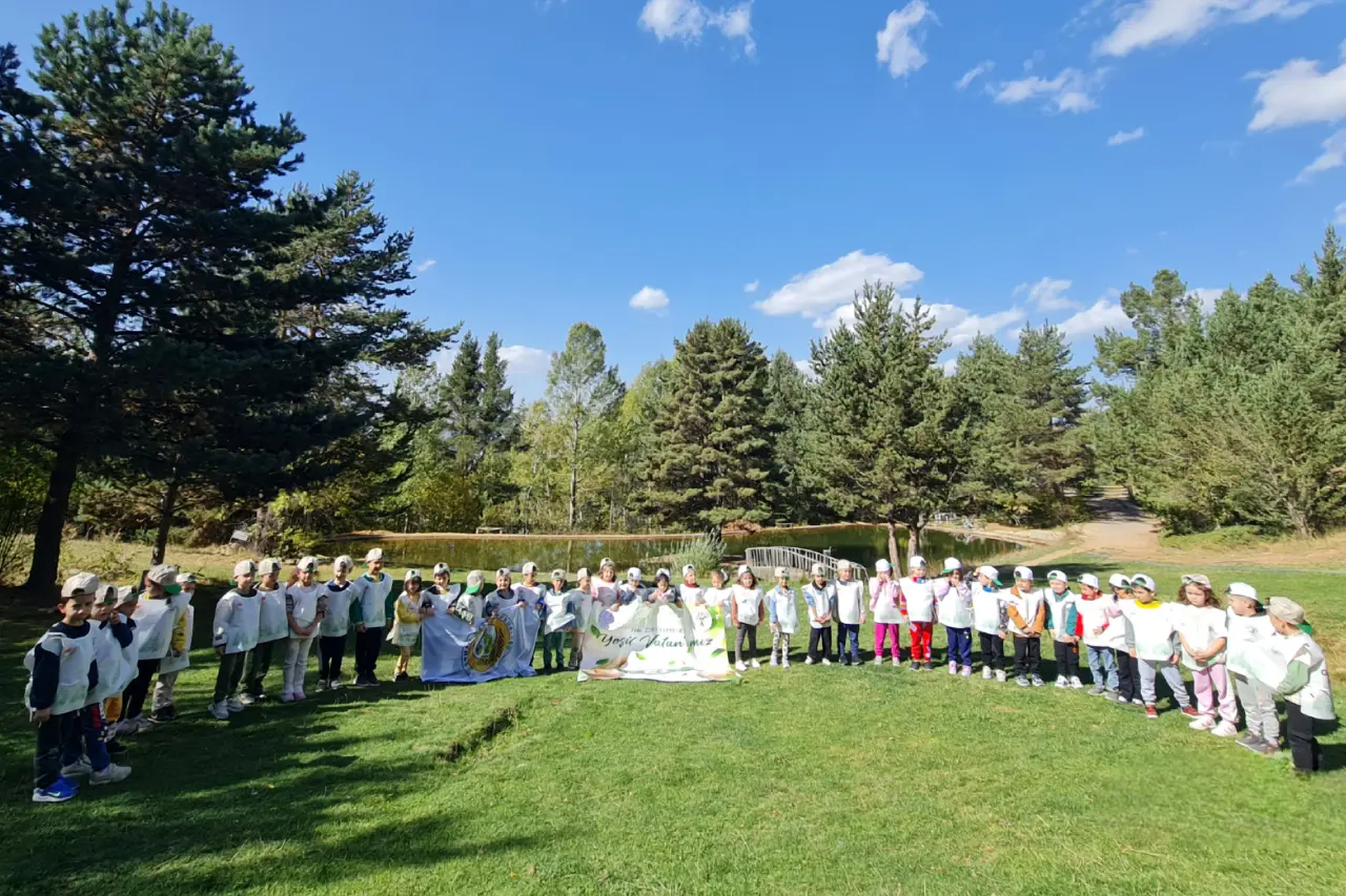 Gümüşhane'de miniklerden doğa bilinci: Çöp toplama ve fidan dikimi etkinliği gerçekleşti! 5