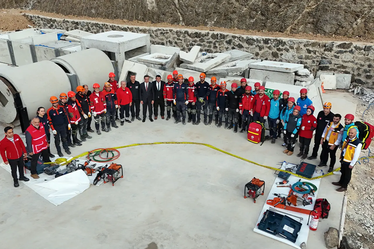 Gümüşhane'de gerçeğini aratmayan deprem tatbikatı 15