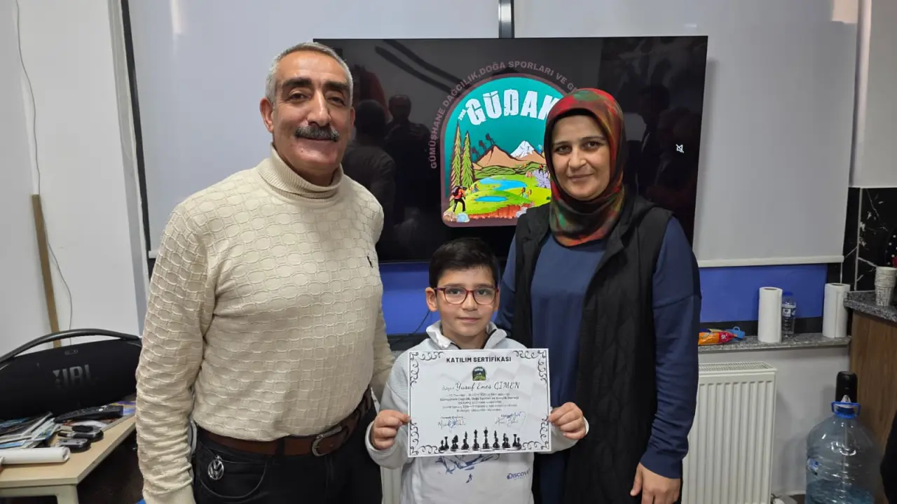 GÜDAK'ın Satranç Eğitimini tamamlayan 32 kursiyere sertifikaları verildi 13
