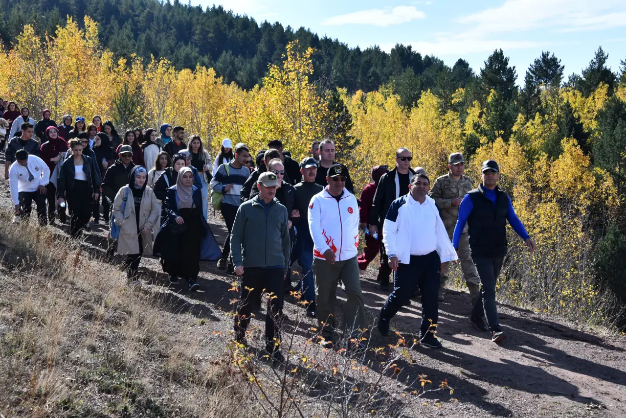 Gümüşhane’nin eşsiz sonbahar manzarasında gençlik buluşması 10