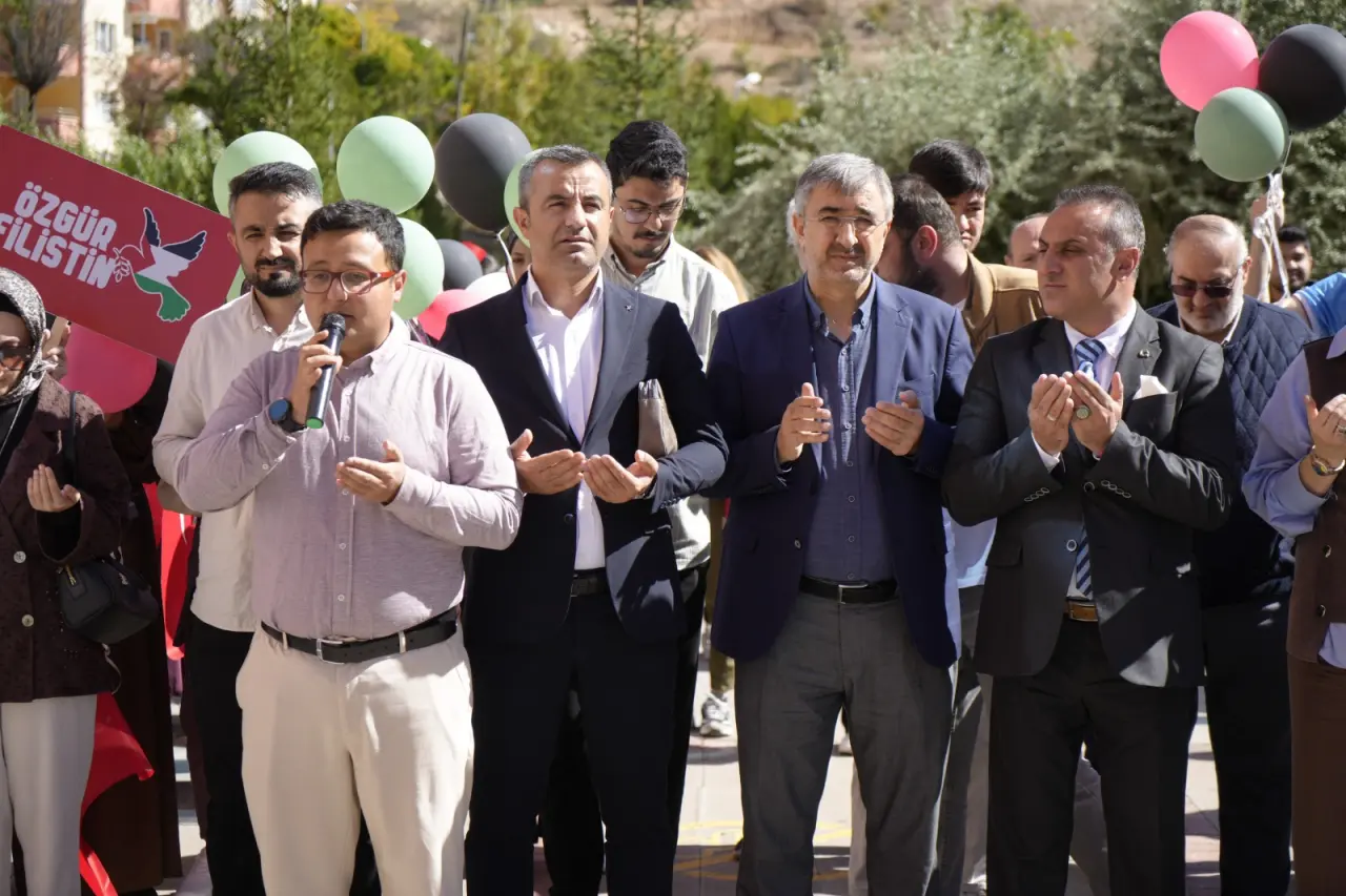 Gümüşhane’de Gazze için balonlar gökyüzüne bırakıldı 4