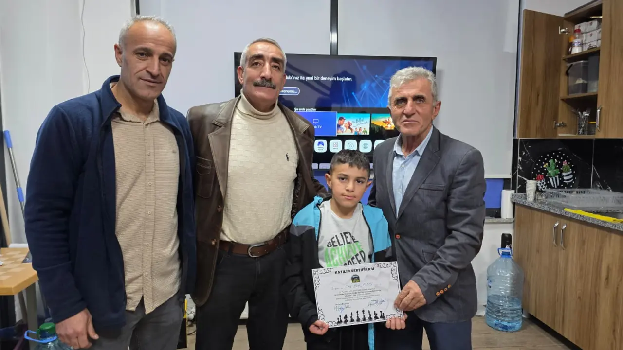 GÜDAK'ın Satranç Eğitimini tamamlayan 32 kursiyere sertifikaları verildi 29