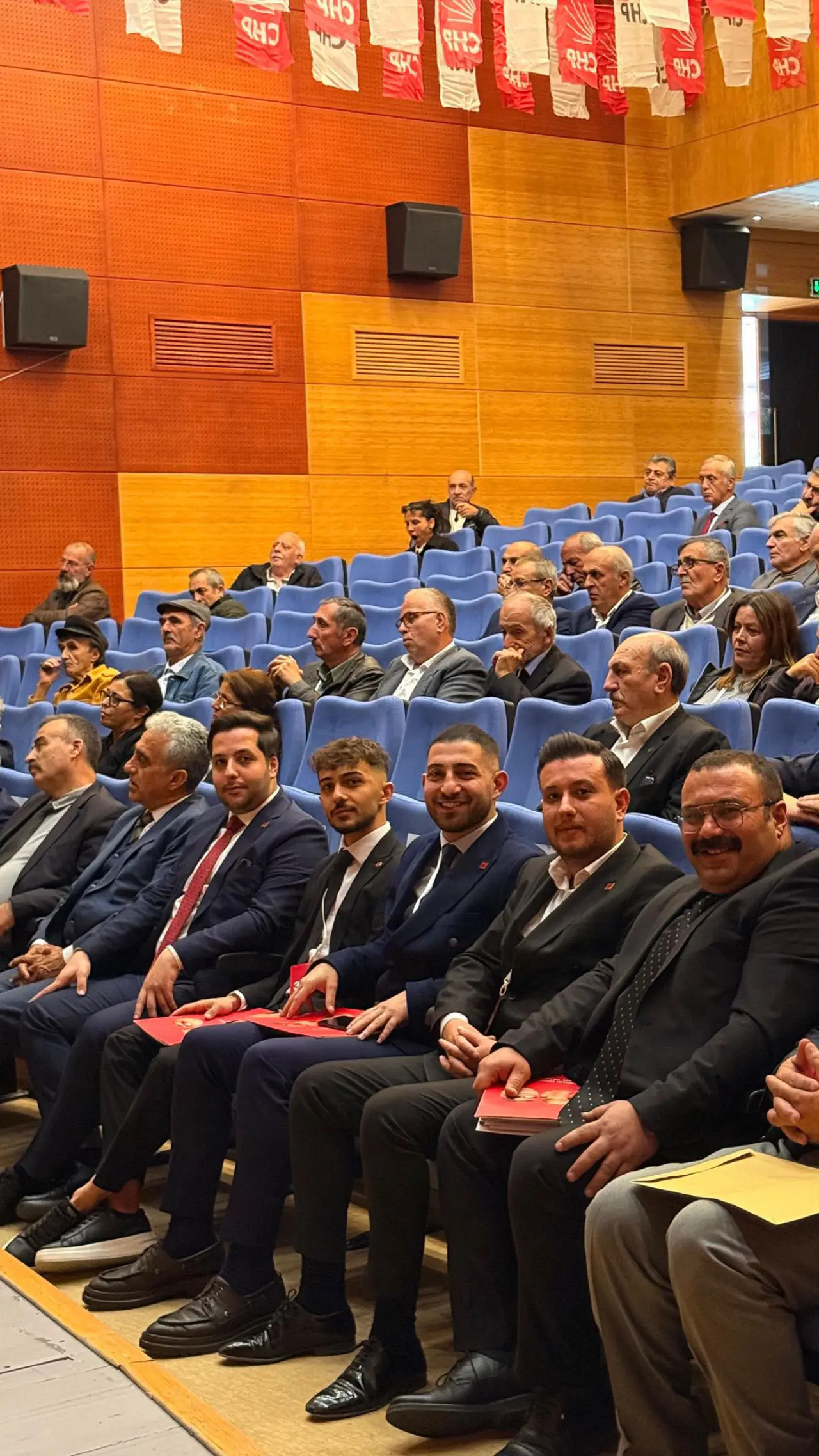 CHP'de Özgür Deniz Demir güven tazeledi 6