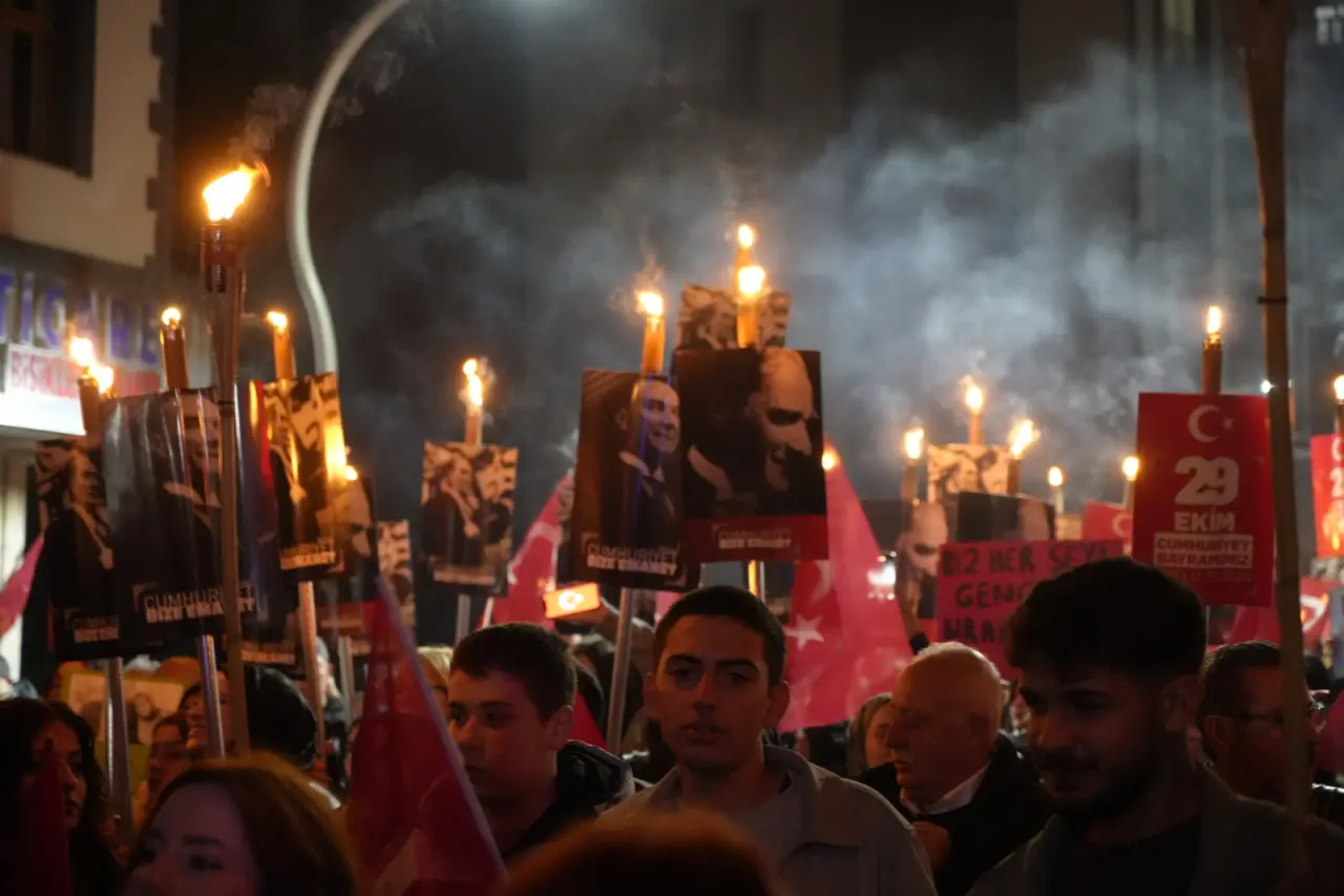 Gümüşhane’de CHP’den 29 Ekim’e özel Fener Alayı 6
