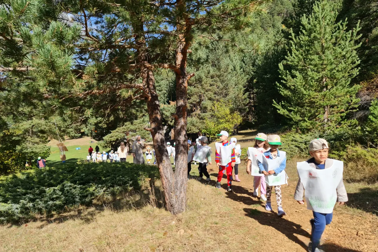 Gümüşhane'de miniklerden doğa bilinci: Çöp toplama ve fidan dikimi etkinliği gerçekleşti! 7