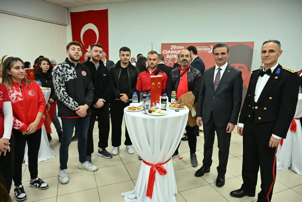 Gümüşhane'de Cumhuriyetin 102. yılında fener alayı ve kabul töreni düzenlendi 19