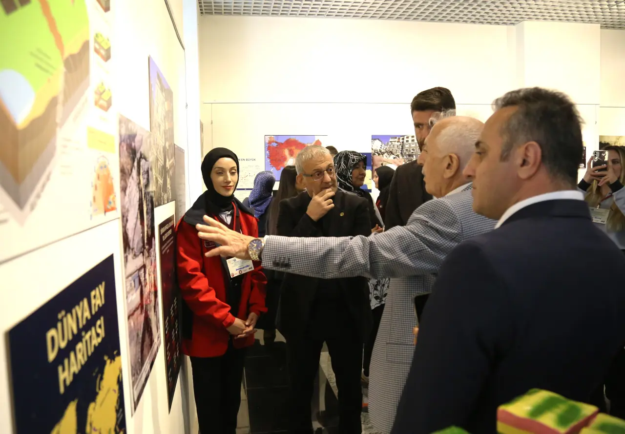 GÜ’de UNIDES projeleri şenliği gerçekleştirildi 4