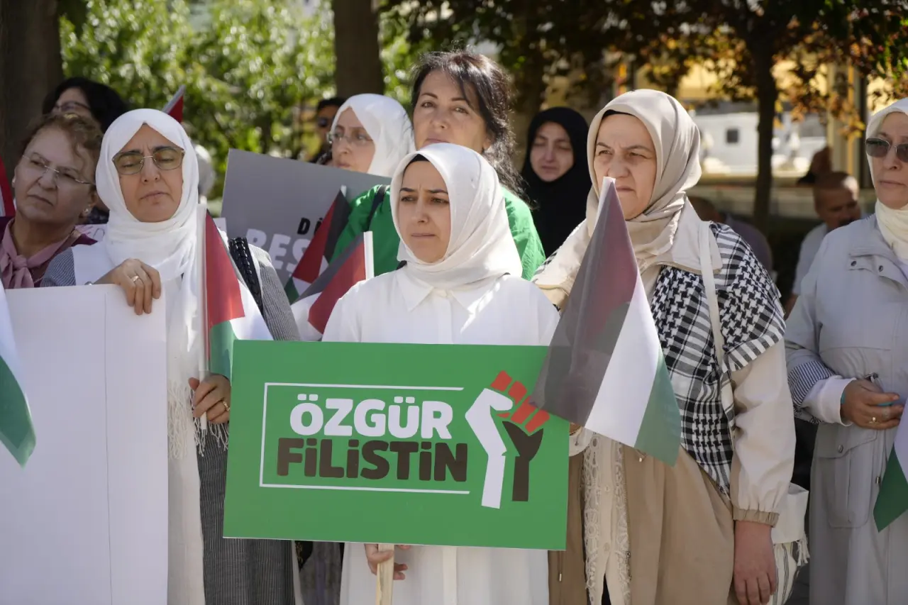 Gümüşhane’de kadınlardan “Gazze İçin Sessiz Çığlık” yürüyüşü 6