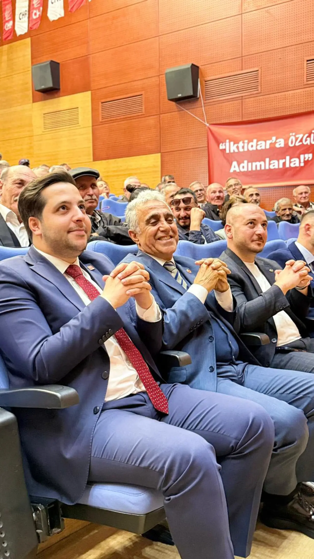 CHP'de Özgür Deniz Demir güven tazeledi 7