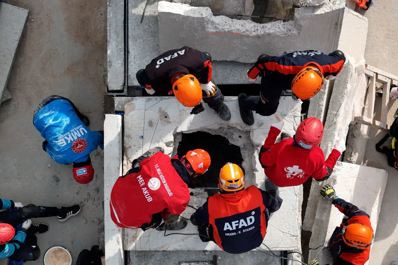 Gümüşhane'de gerçeğini aratmayan deprem tatbikatı 11