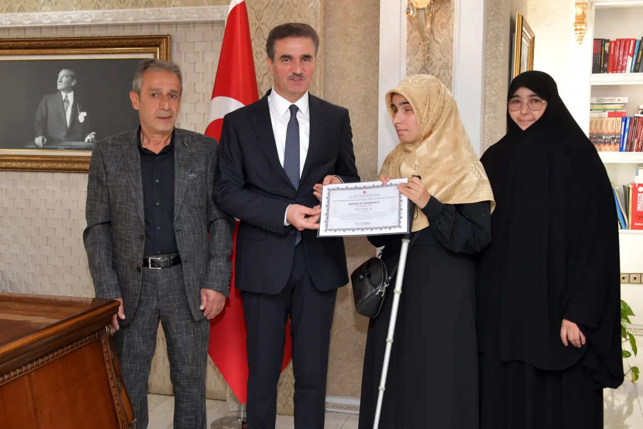 Hafızlık Türkiye birincisinden Vali Baruş’a ziyaret 5