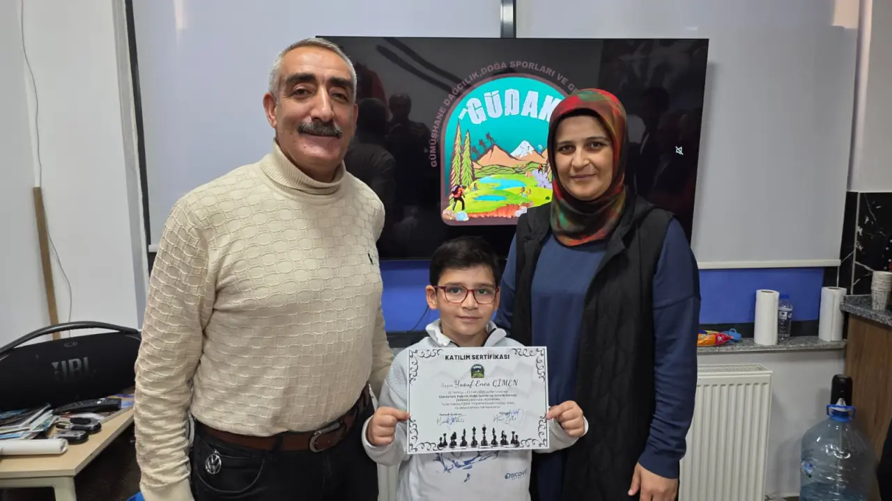 GÜDAK'ın Satranç Eğitimini tamamlayan 32 kursiyere sertifikaları verildi 15