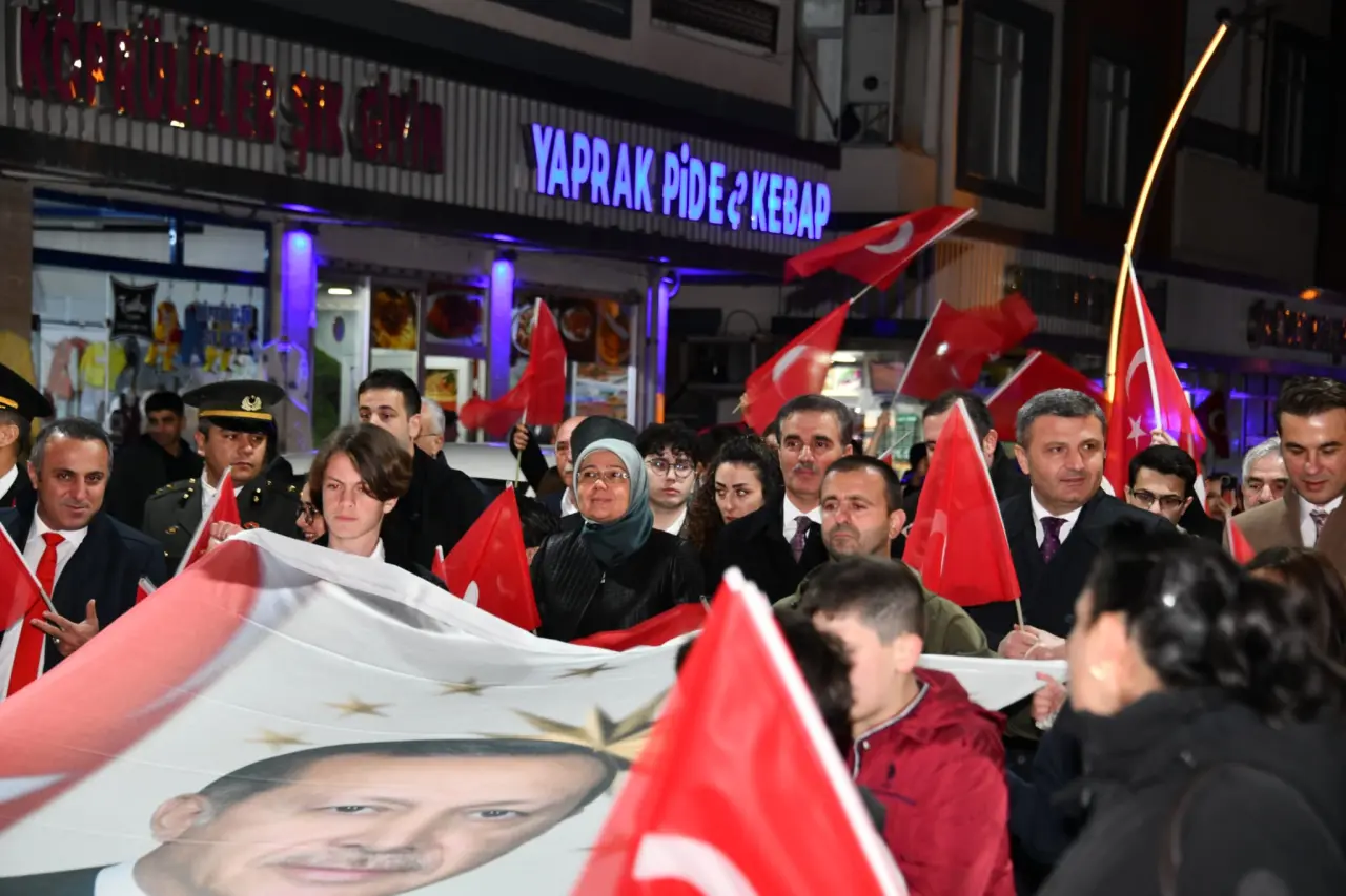 Gümüşhane'de Cumhuriyetin 102. yılında fener alayı ve kabul töreni düzenlendi 3