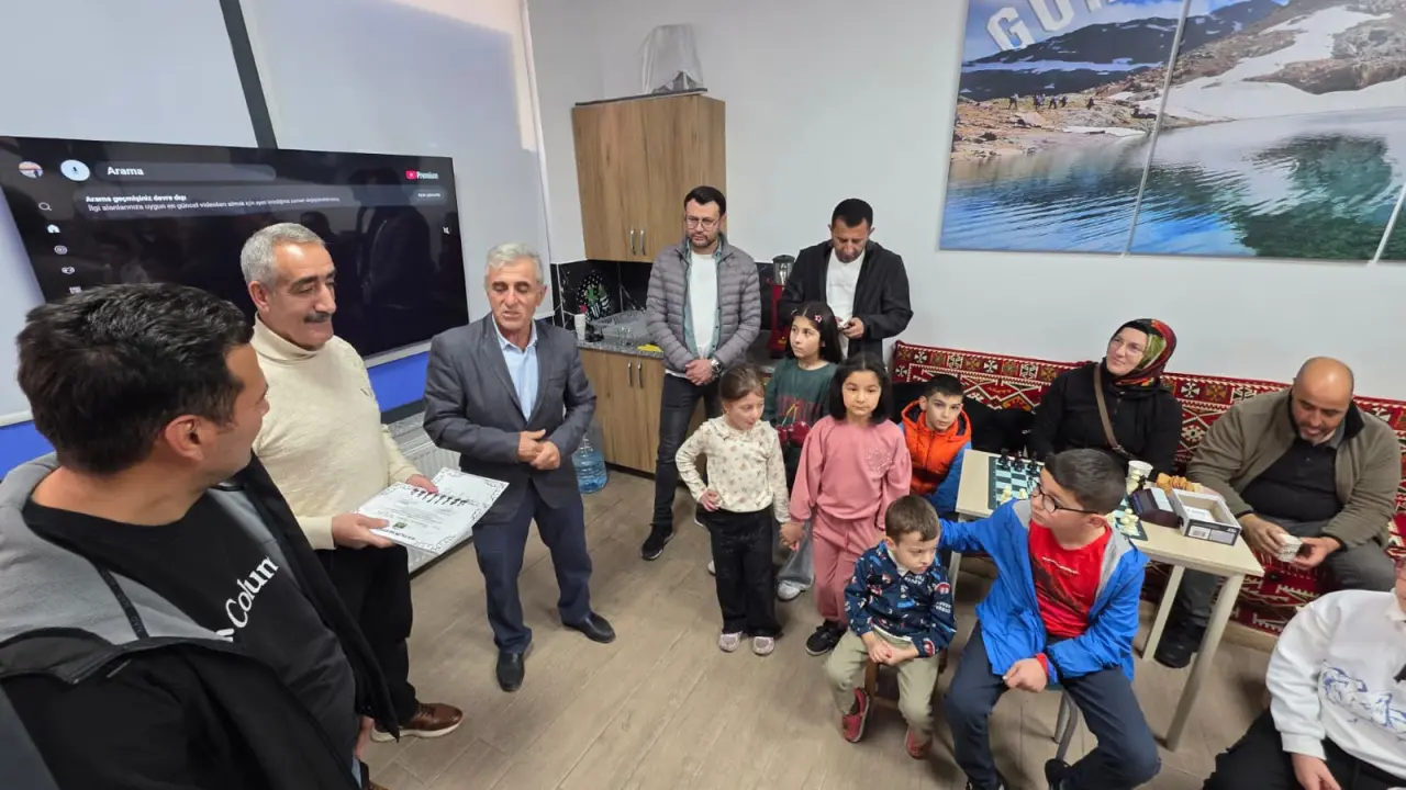 GÜDAK'ın Satranç Eğitimini tamamlayan 32 kursiyere sertifikaları verildi 5