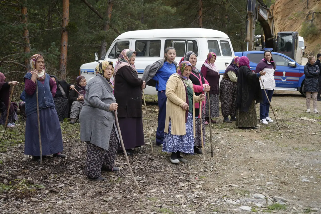 Köylü kadınların kararlılığı maden aramasını durdurdu 4
