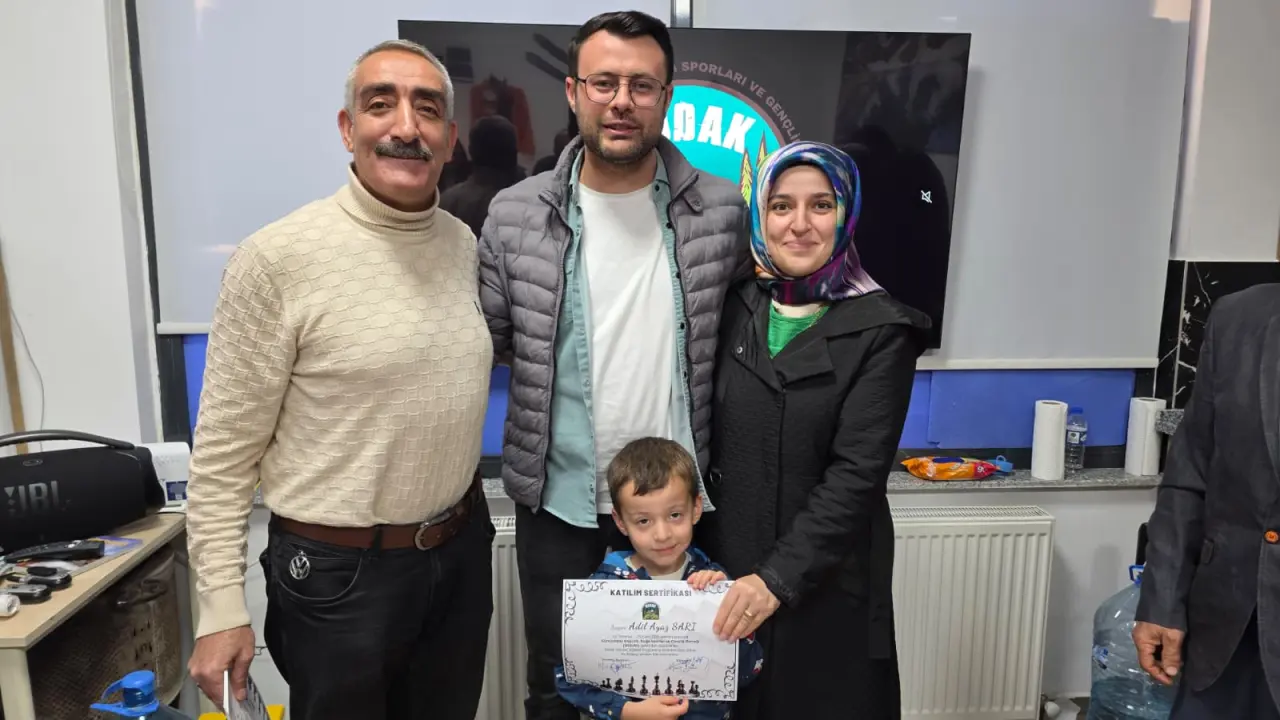GÜDAK'ın Satranç Eğitimini tamamlayan 32 kursiyere sertifikaları verildi 11